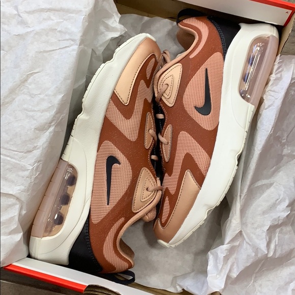 W AIR MAX 200 running shoes - Picture 2 of 16